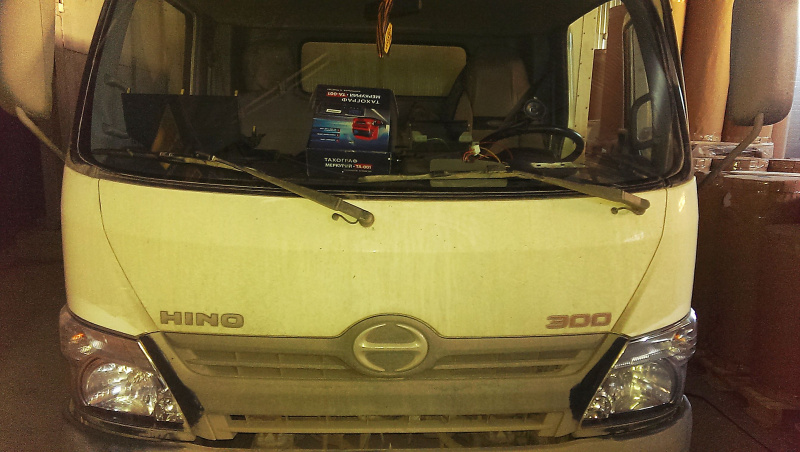 Тахограф на Hino 300