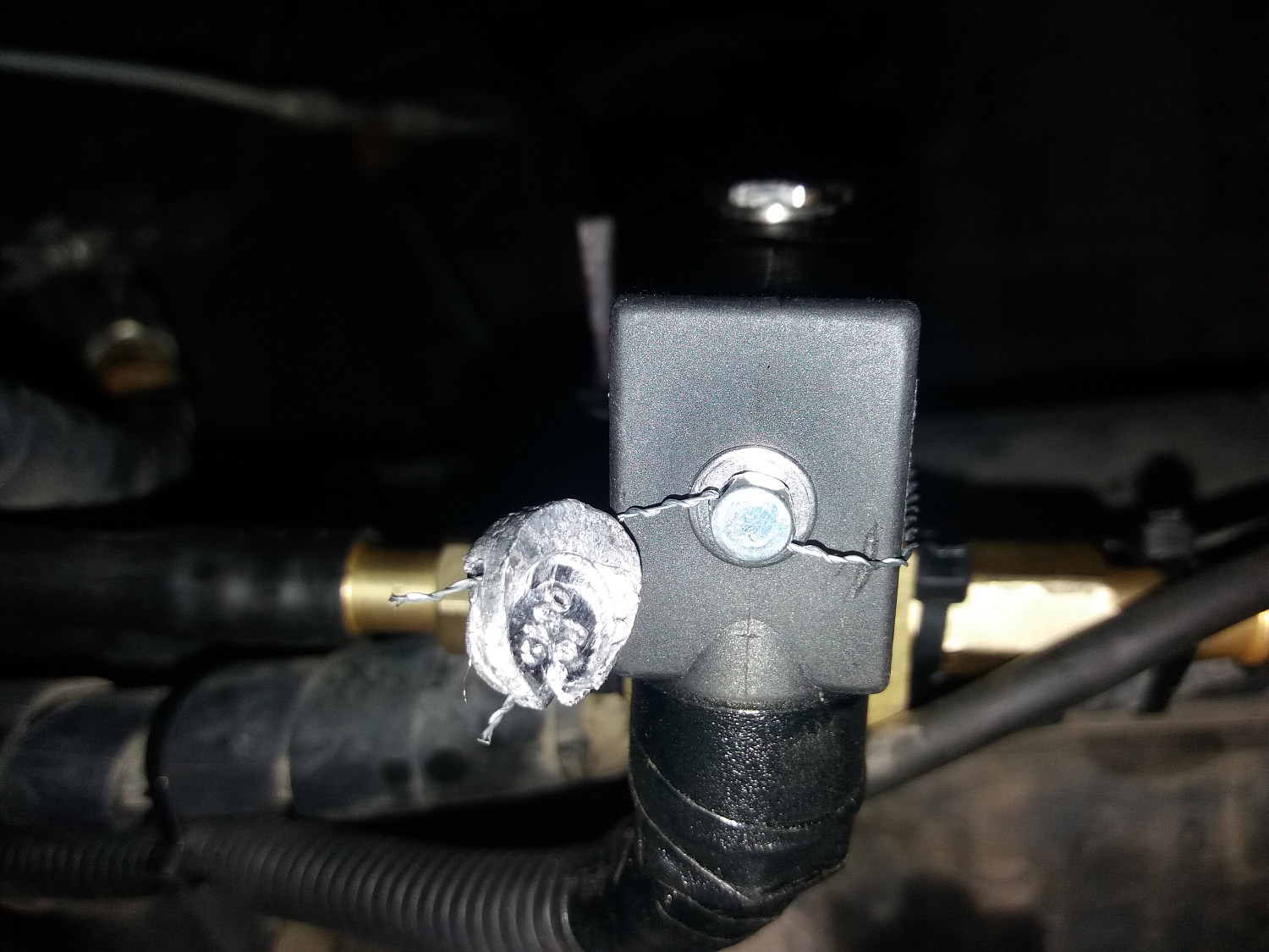 Устройство ограничения скорости на топливозаправщик